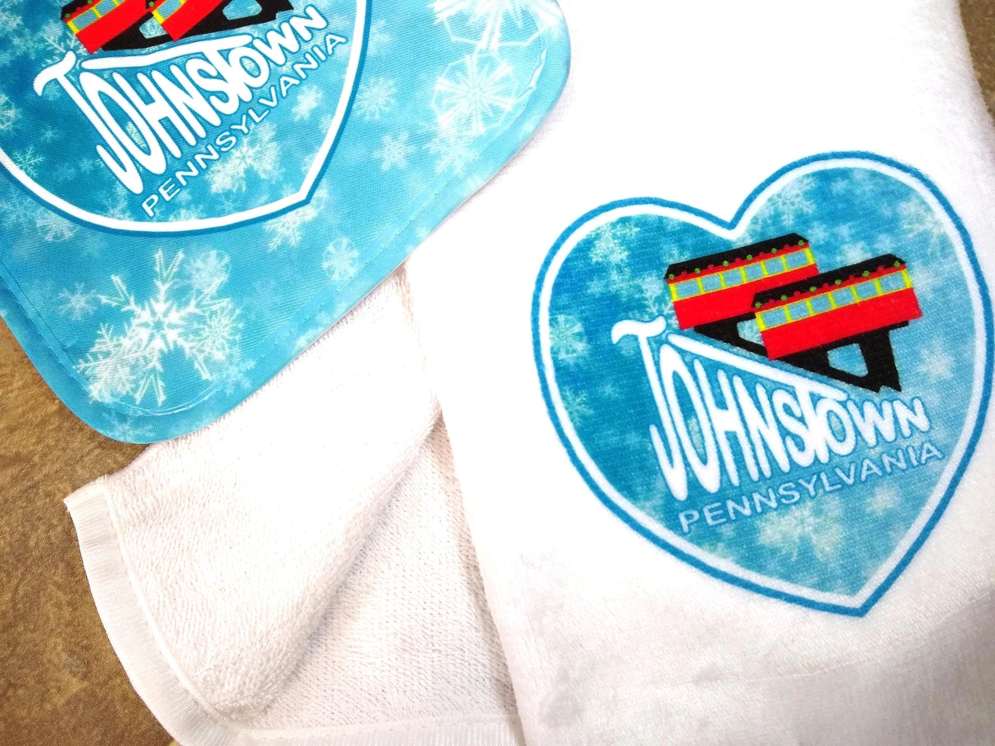 Johnstown, PA Inclined Plane Winter Towel and Potholder Set – alternate product view