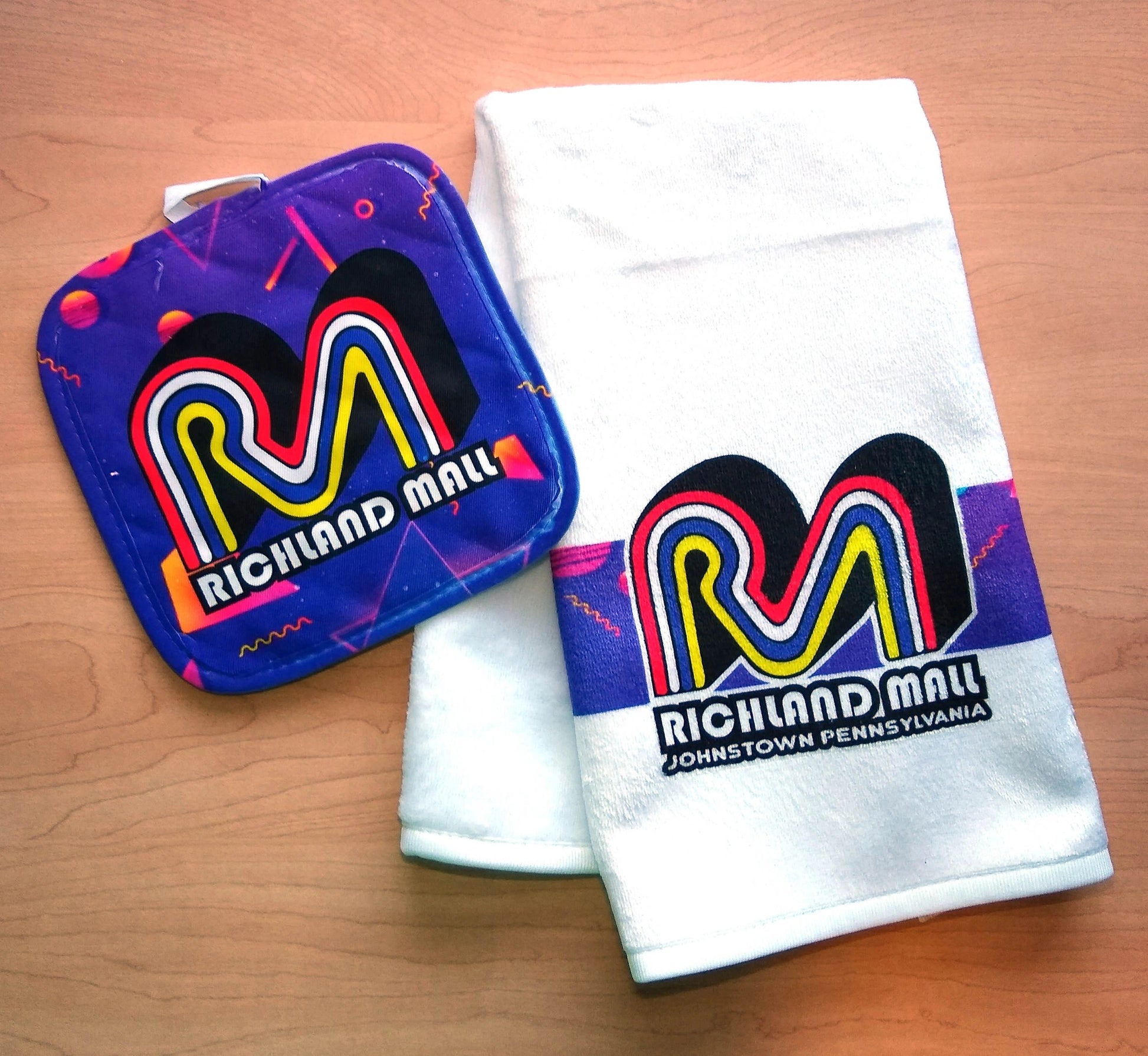 Richland Mall Johnstown PA Towel potholder set 80's retro by Flood City Fabrications